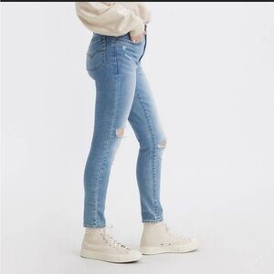 💕Levi's 721 High Rise Skinny Jeans Distressed Denim
Size 31 x 30